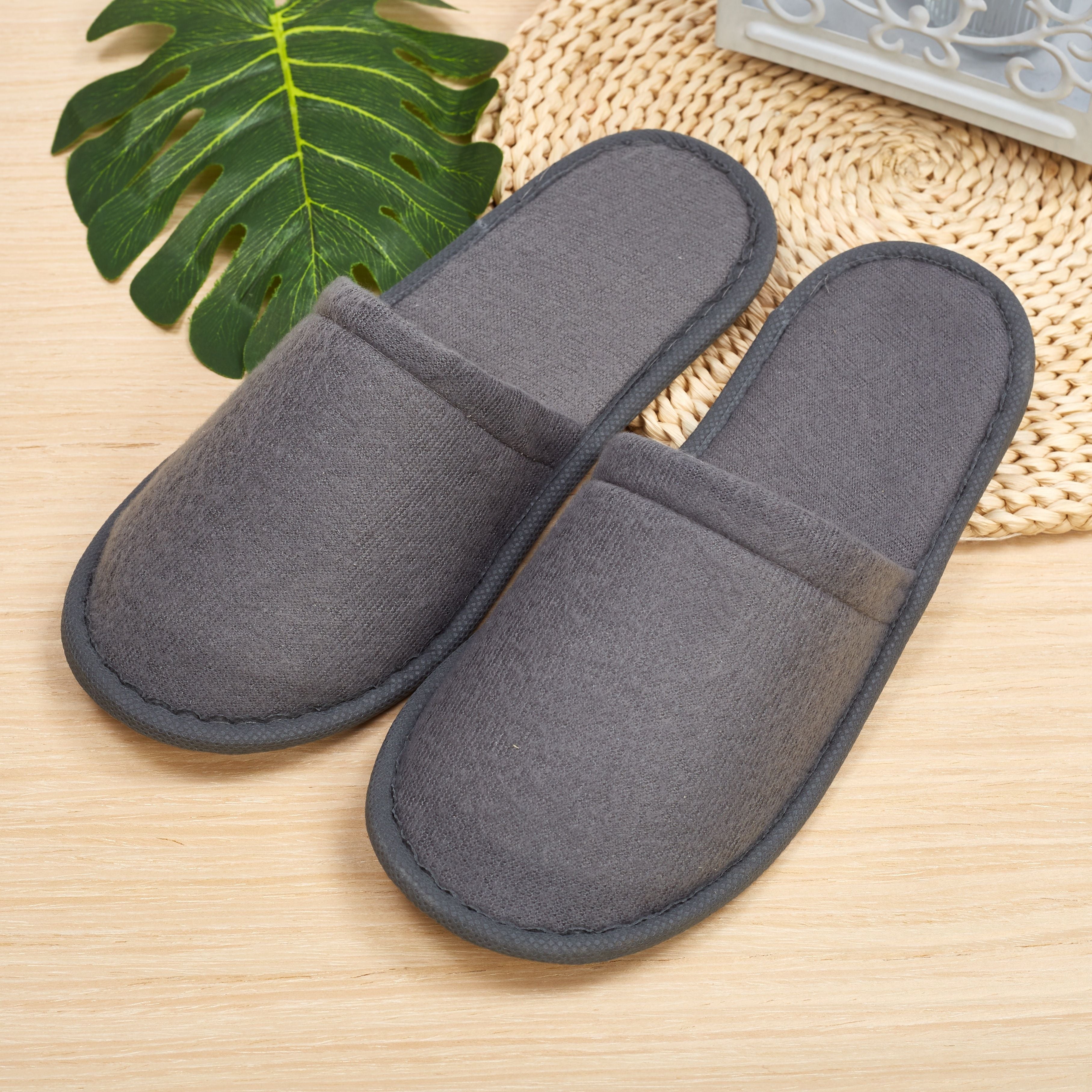 Chic Women's Disposable Slippers - Cozy Fleece Lined, Non-Washable, Solid Color with EVA Sole for Home & Travel