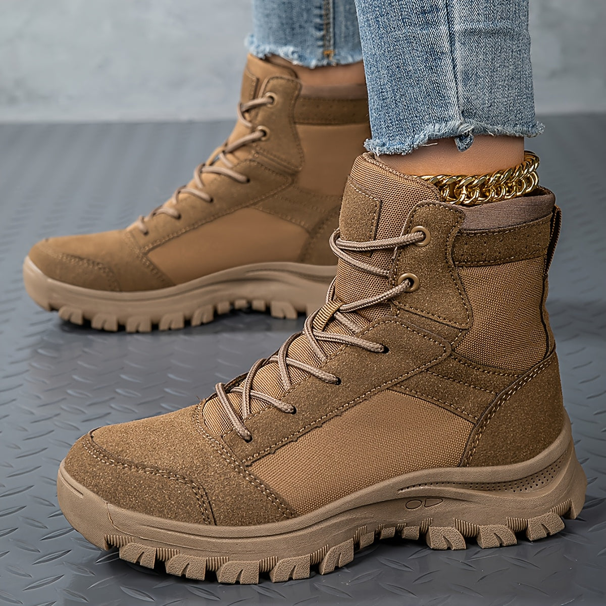 Women's High-Top Desert Boots Tactical Shoes Outdoor Hiking Climbing Shoes with Durable Non-Slip Outsole Lace-Up Design