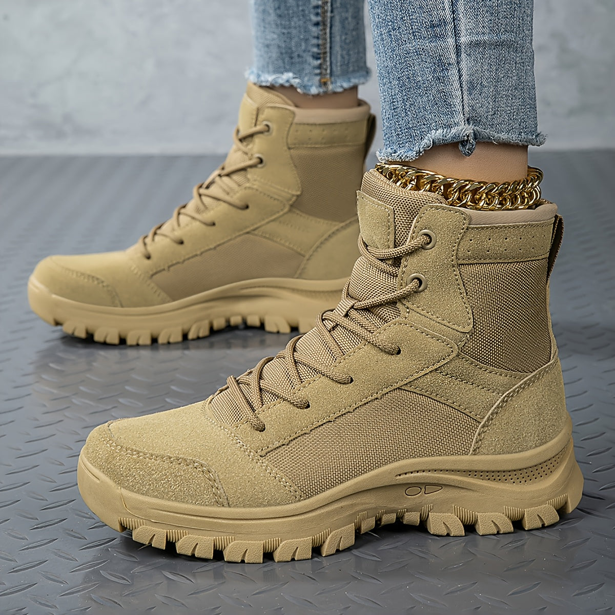 Women's High-Top Desert Boots Tactical Shoes Outdoor Hiking Climbing Shoes with Durable Non-Slip Outsole Lace-Up Design