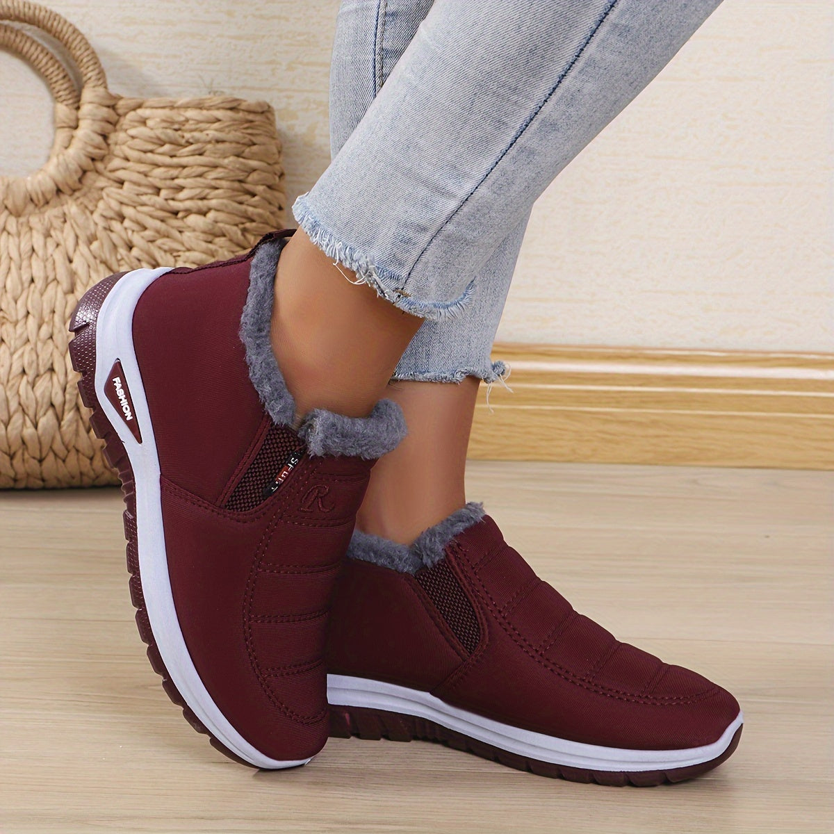 New Winter Women'S Outdoor Waterproof, Slip-Resistant, Soft And Comfortable Insulated Cold-Proof Boots.