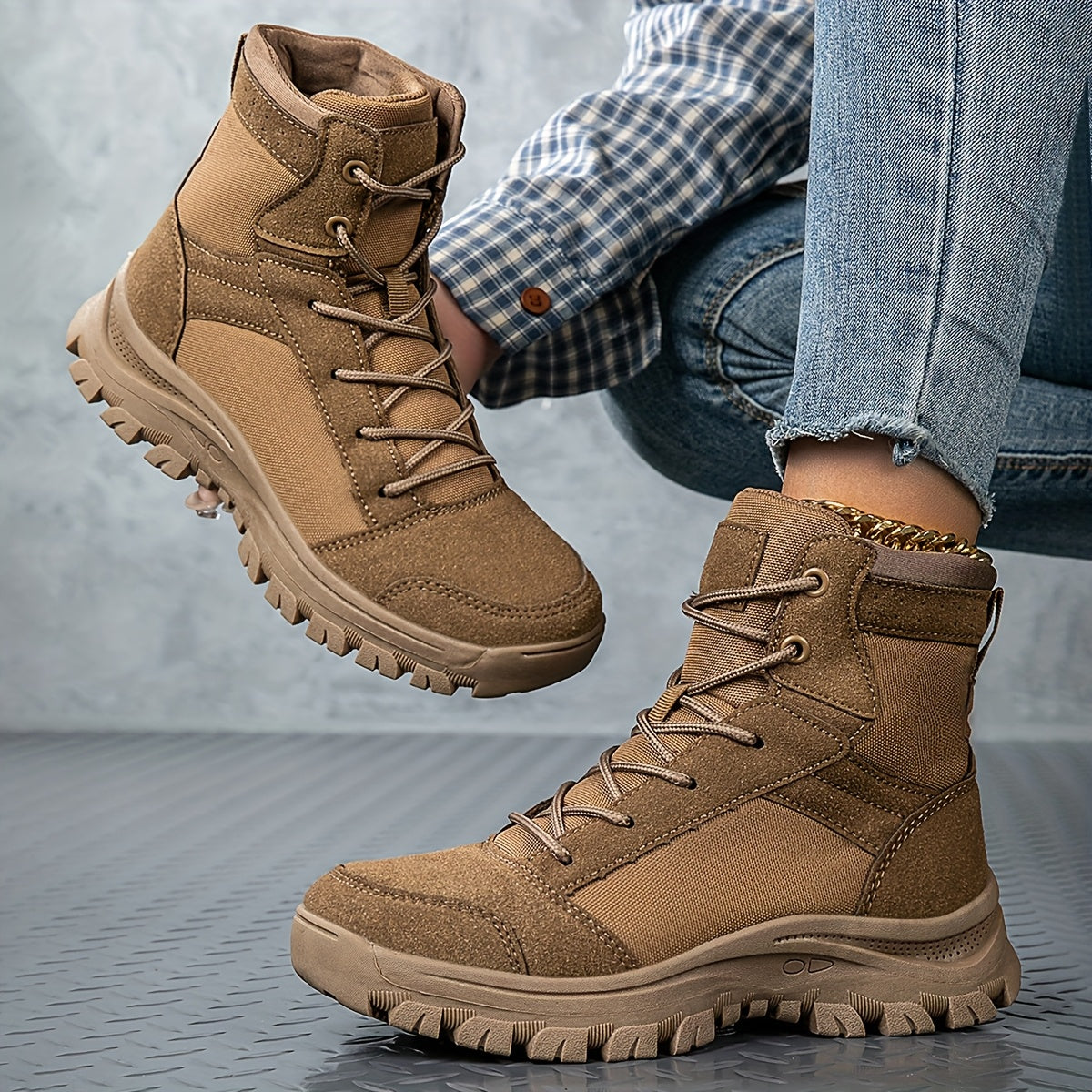 Women's High-Top Desert Boots Tactical Shoes Outdoor Hiking Climbing Shoes with Durable Non-Slip Outsole Lace-Up Design