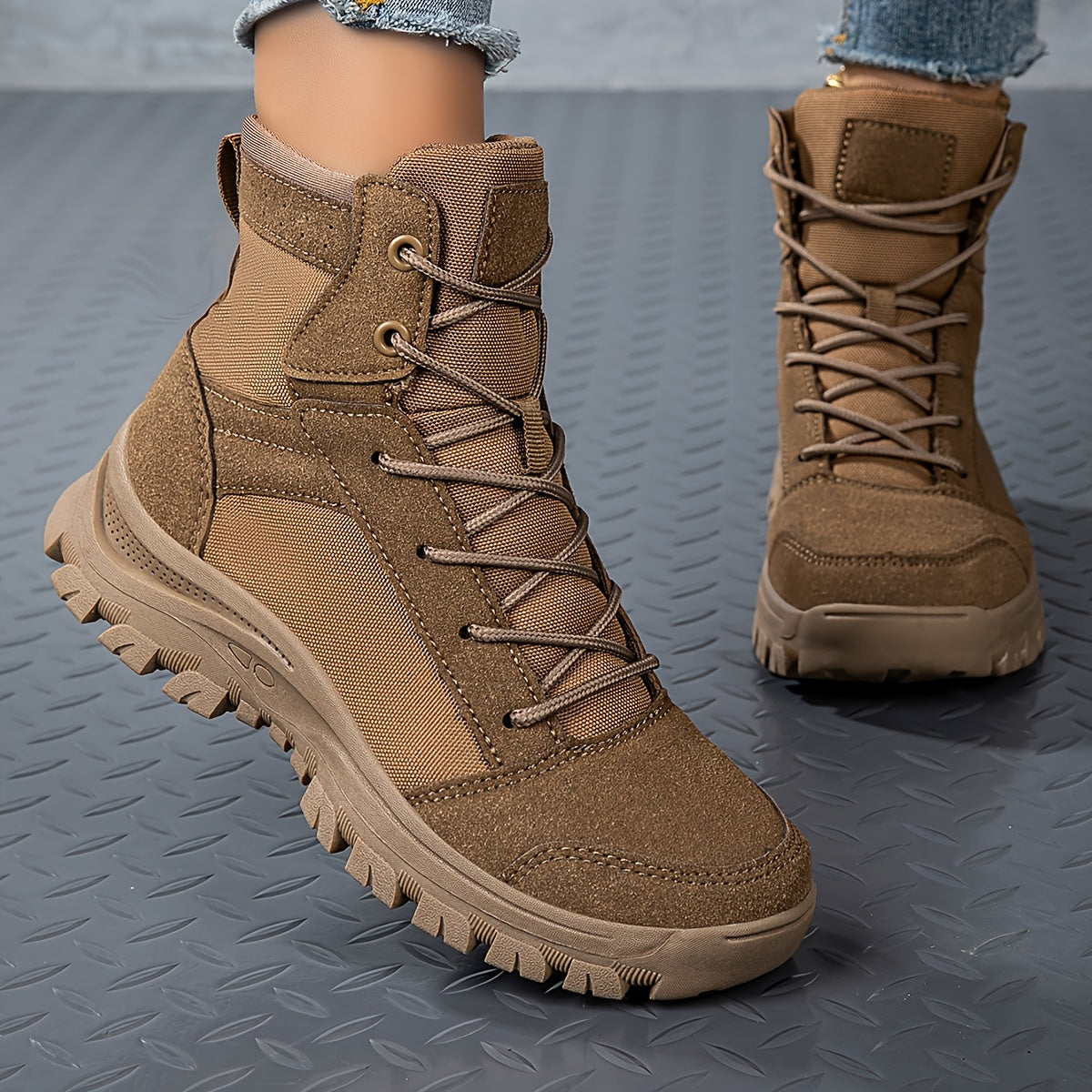 Women's High-Top Desert Boots Tactical Shoes Outdoor Hiking Climbing Shoes with Durable Non-Slip Outsole Lace-Up Design