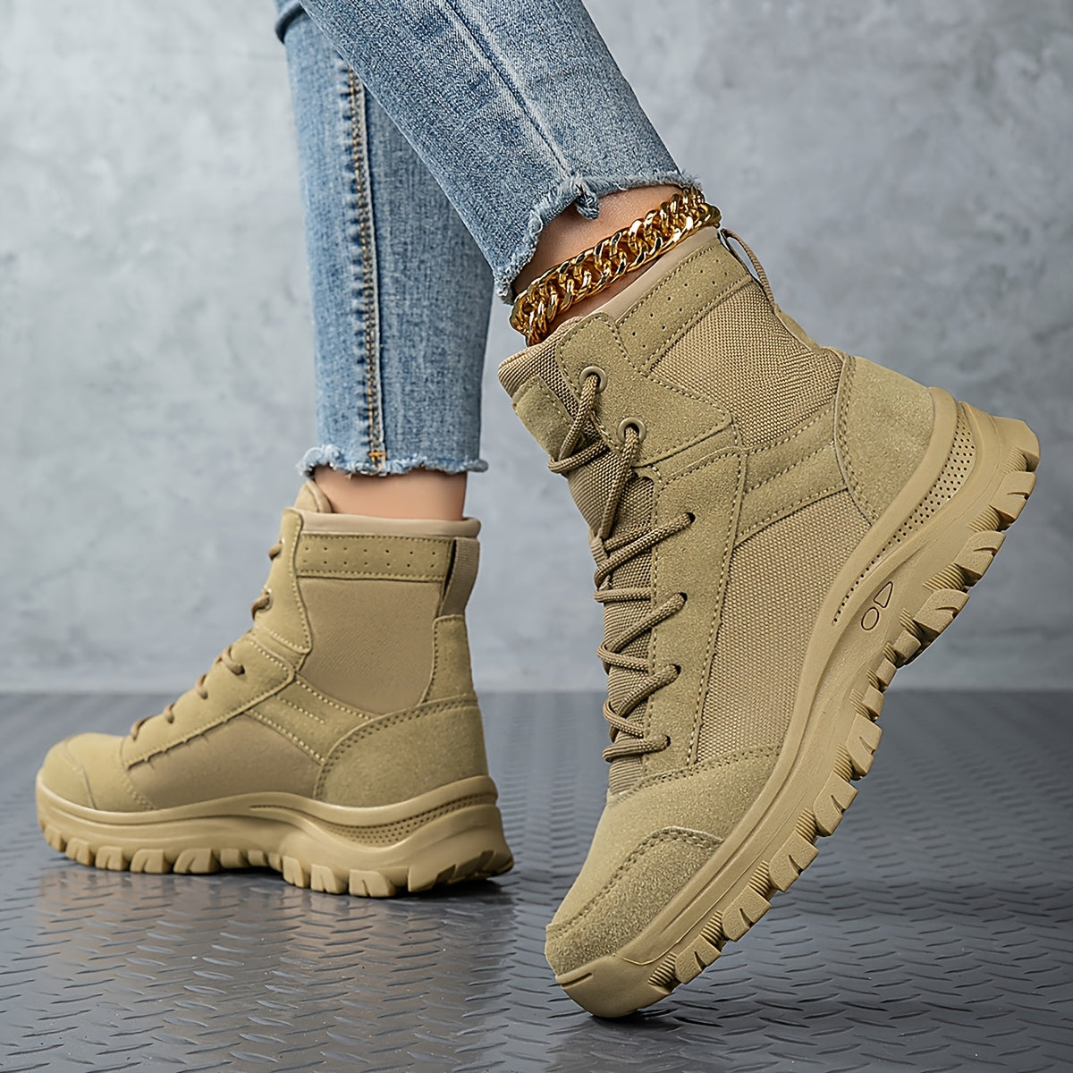 Women's High-Top Desert Boots Tactical Shoes Outdoor Hiking Climbing Shoes with Durable Non-Slip Outsole Lace-Up Design