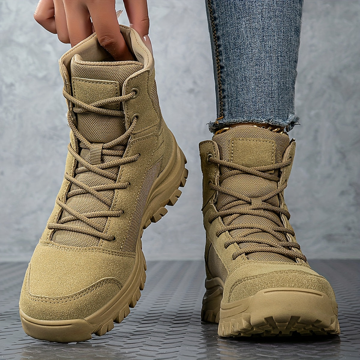 Women's High-Top Desert Boots Tactical Shoes Outdoor Hiking Climbing Shoes with Durable Non-Slip Outsole Lace-Up Design