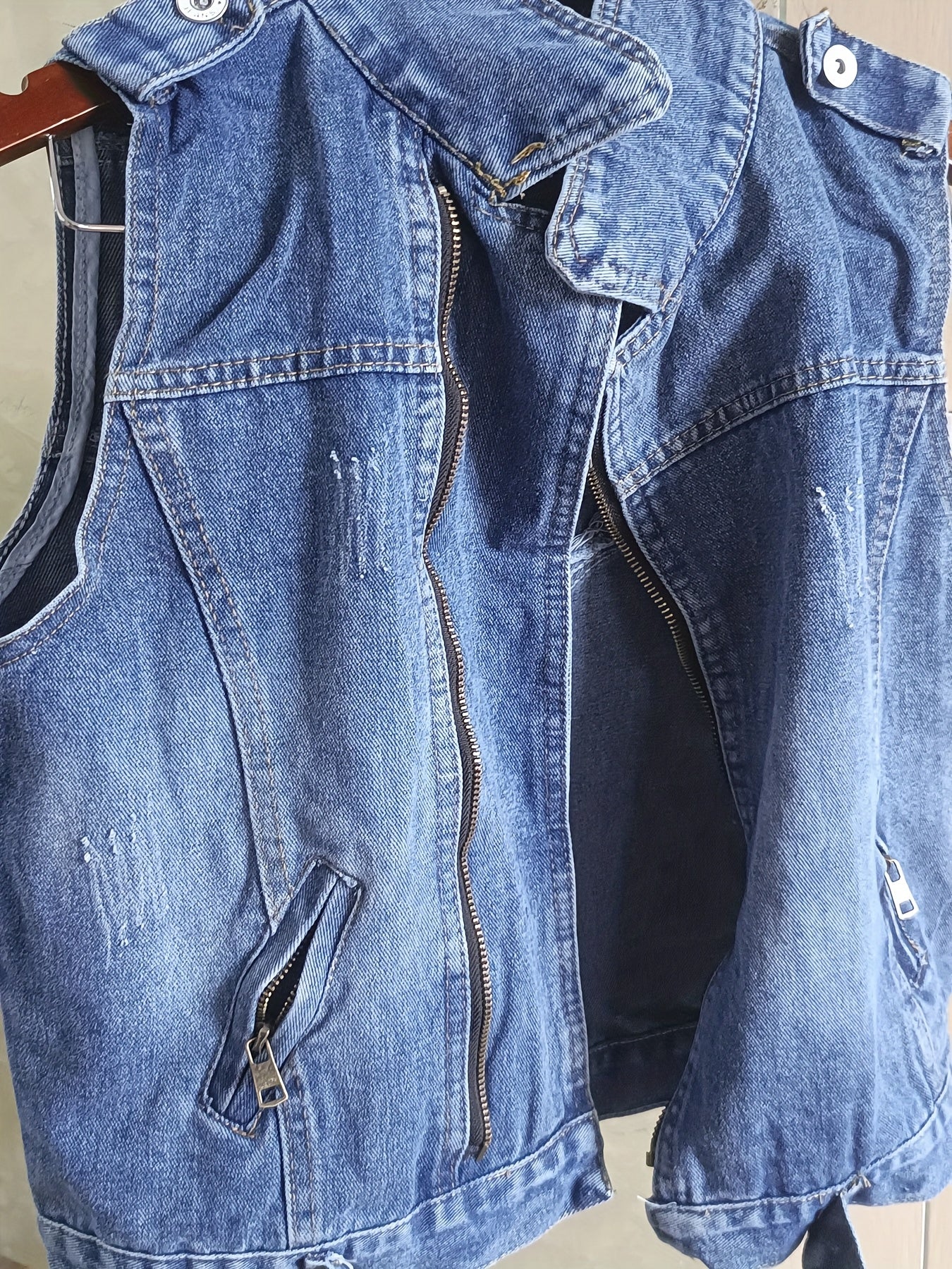 Retro-Style Women'S Denim Jacket with a Zipper, New Korean Version Sleeveless Vest for Spring And Autumn 2025, Designed to Be Slimming.